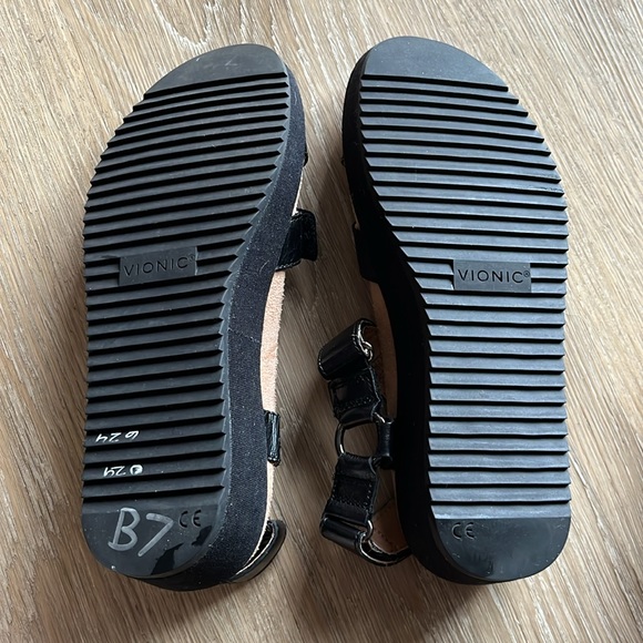Vionic Sandals, Size 7, Black - Picture 6 of 7